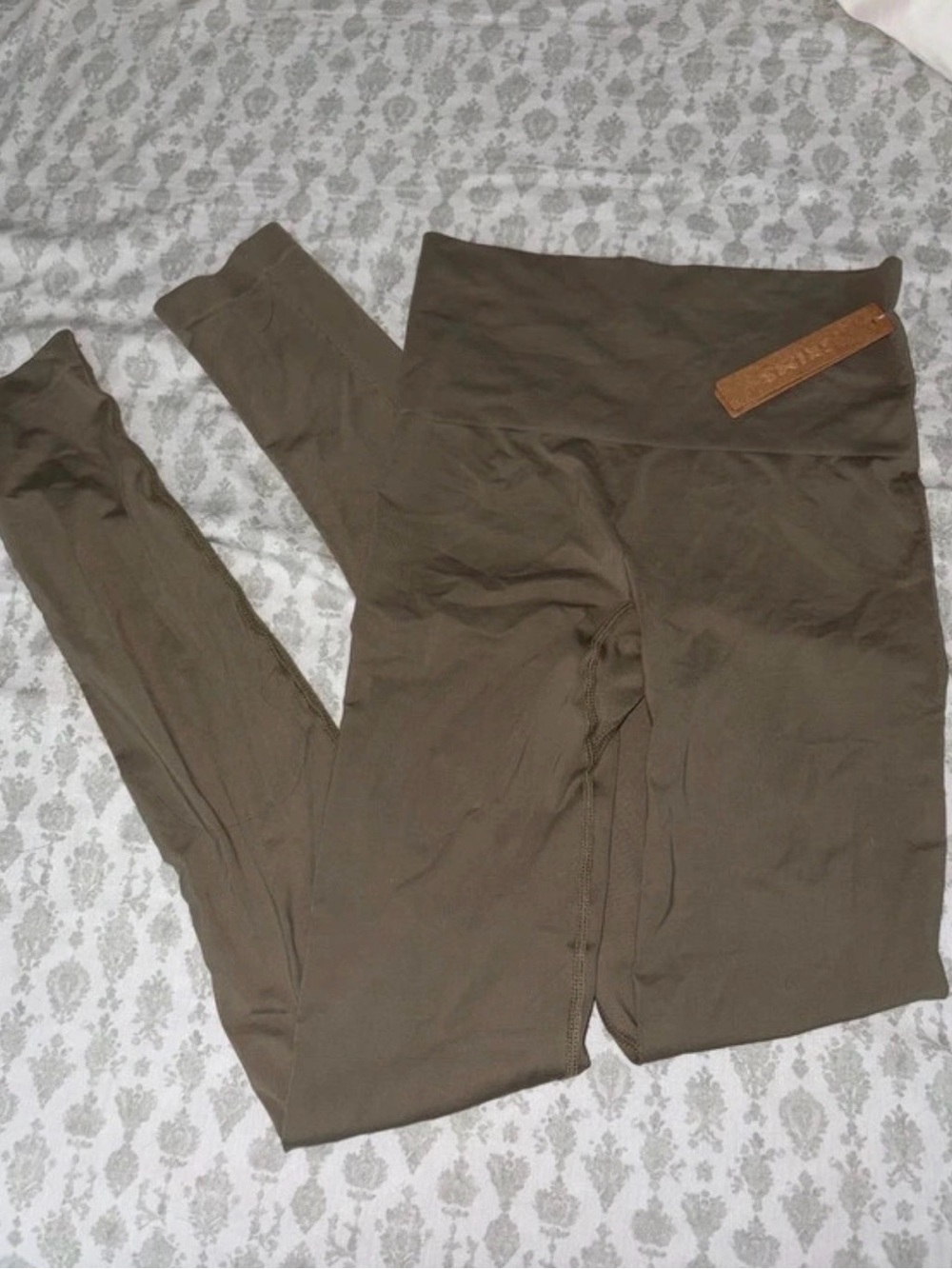 SKIMS Olive Green High-Waist Leggings